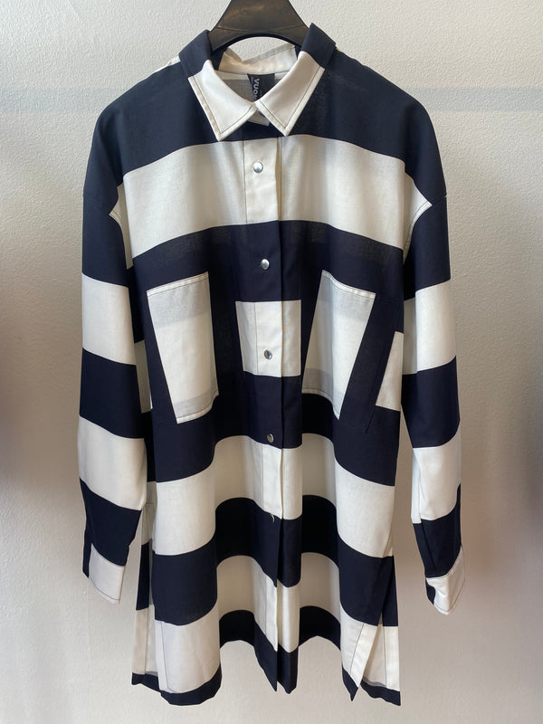 Isopaita Jokiraita Vertical Black-White