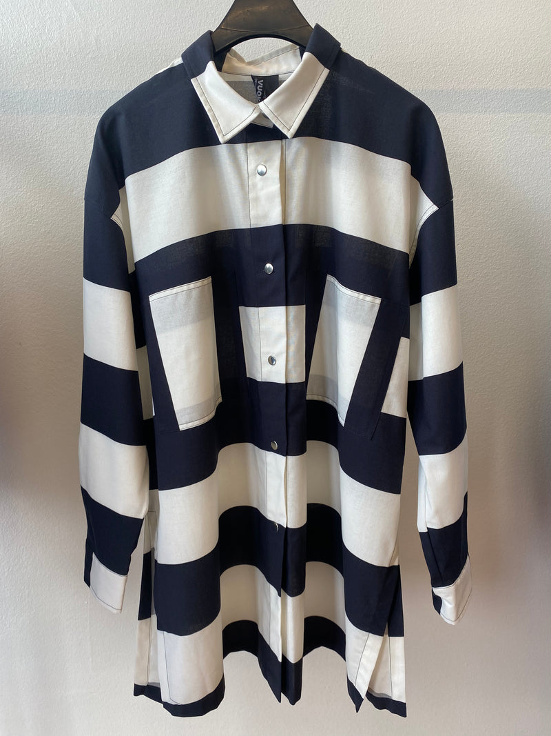 Isopaita Jokiraita Vertical Black-White